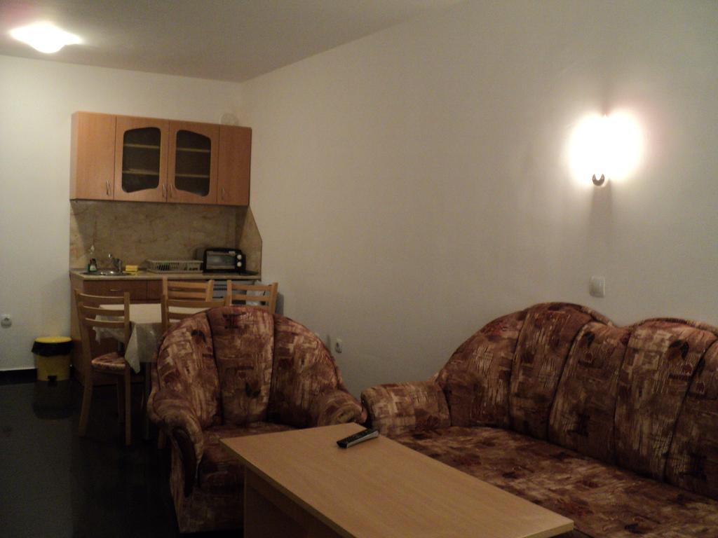 Meni Apartments And Guest Rooms Σωζόπολη Δωμάτιο φωτογραφία